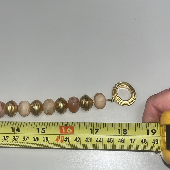 Elegant Gold and Pink Beaded Necklace - Picture 7 of 7